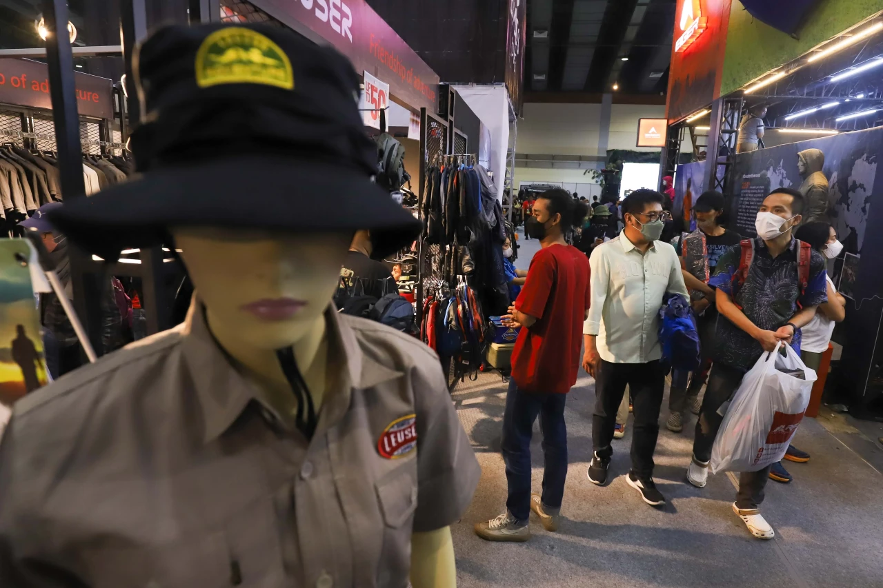 Berburu Perlengkapan...