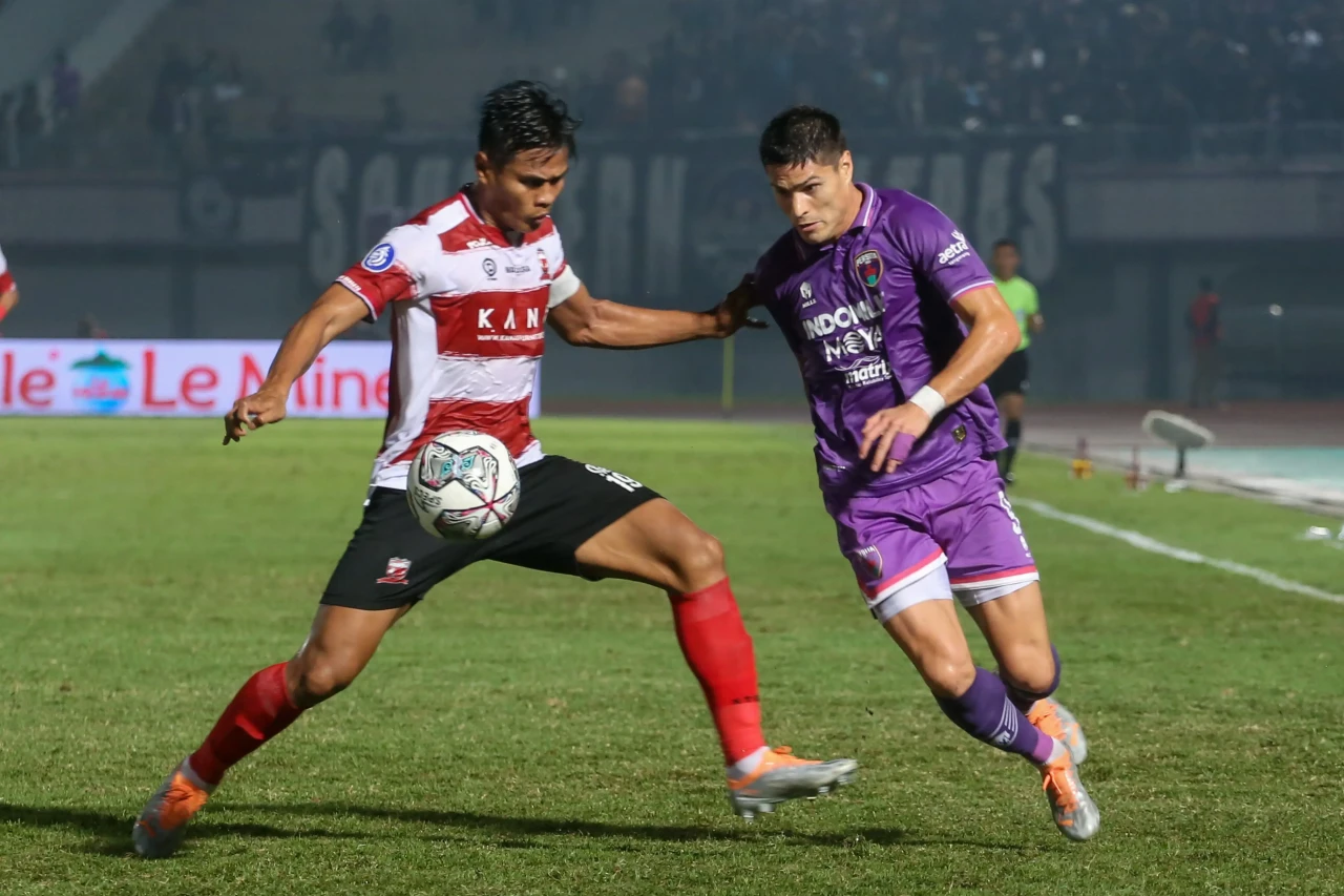 Madura United Kalahkan...