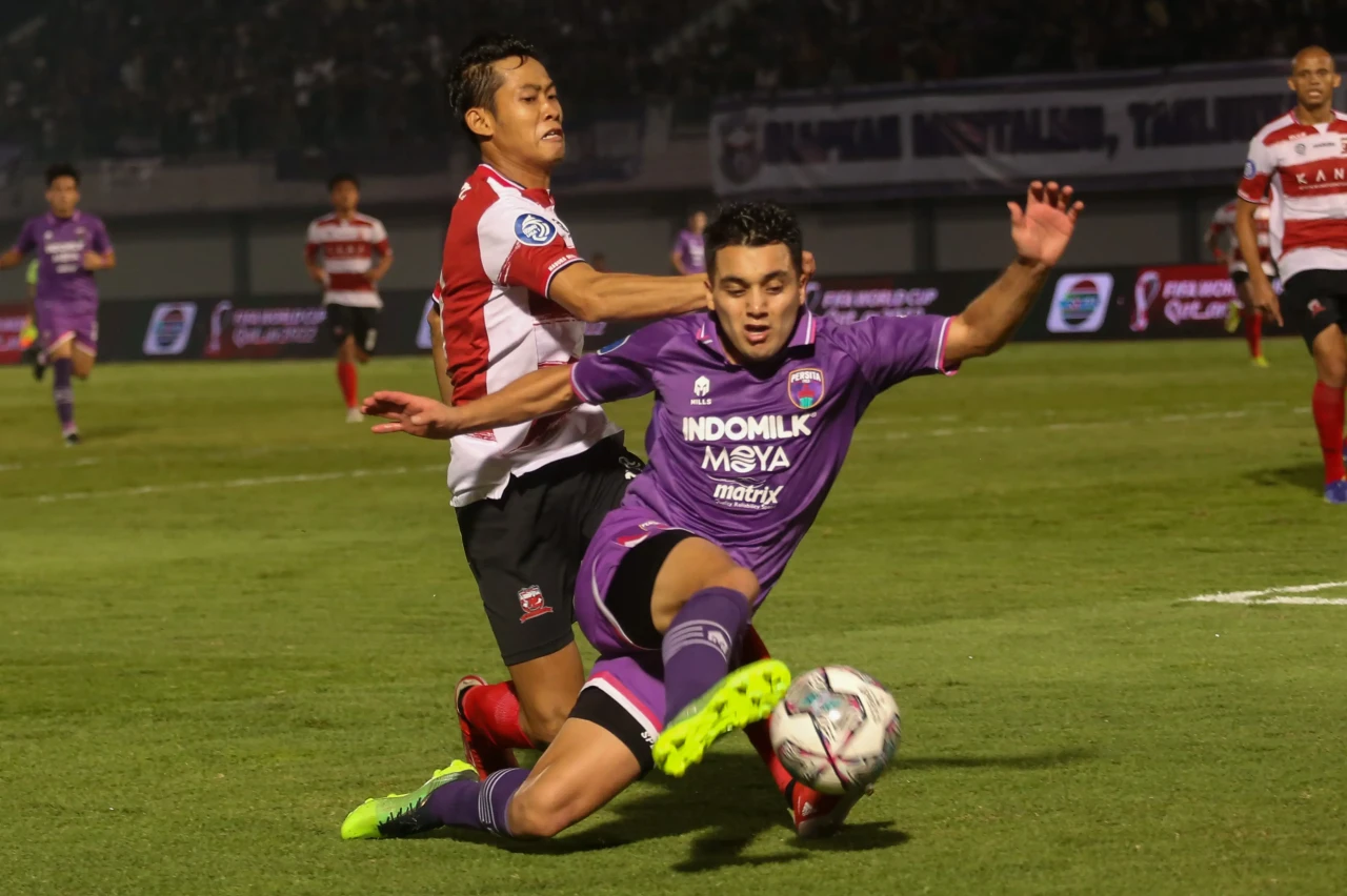 Madura United Kalahkan...
