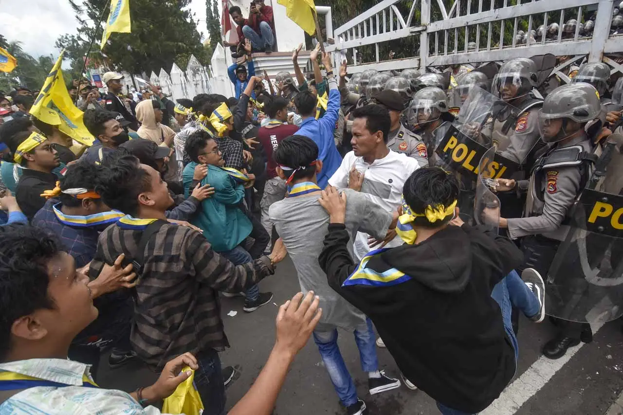 Tolak Kenaikan Harga...