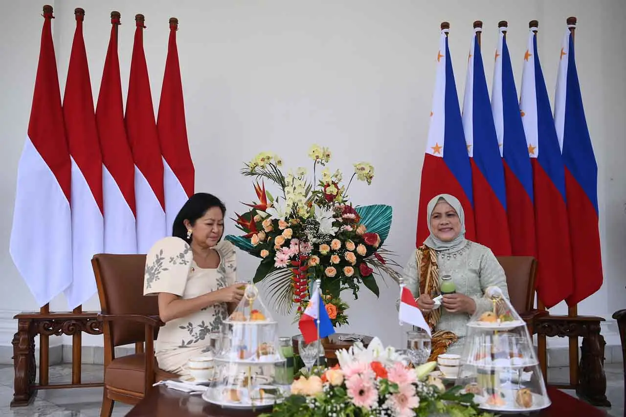 Ibu Negara Iriana Jokowi...