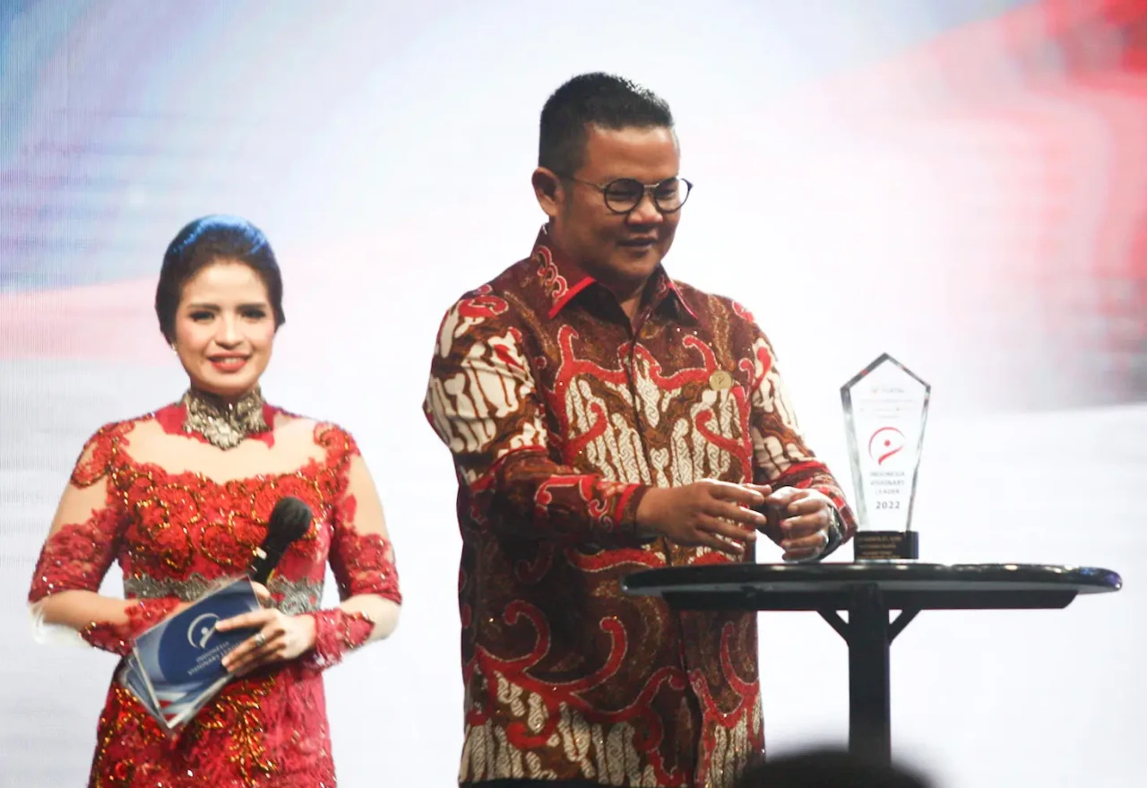 14 Kepala Daerah Raih...