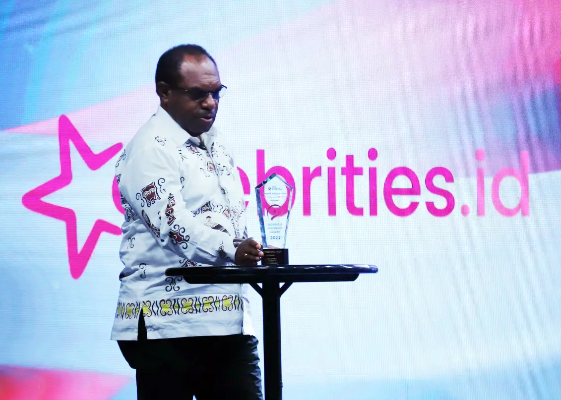 14 Kepala Daerah Raih...