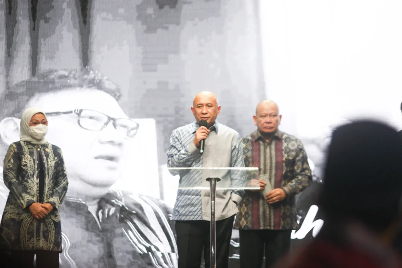 14 Kepala Daerah Raih...