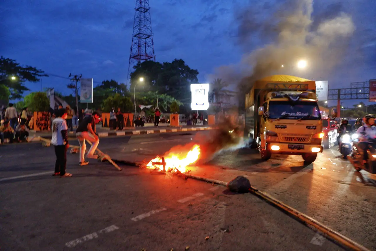 Tolak Kenaikan Harga...