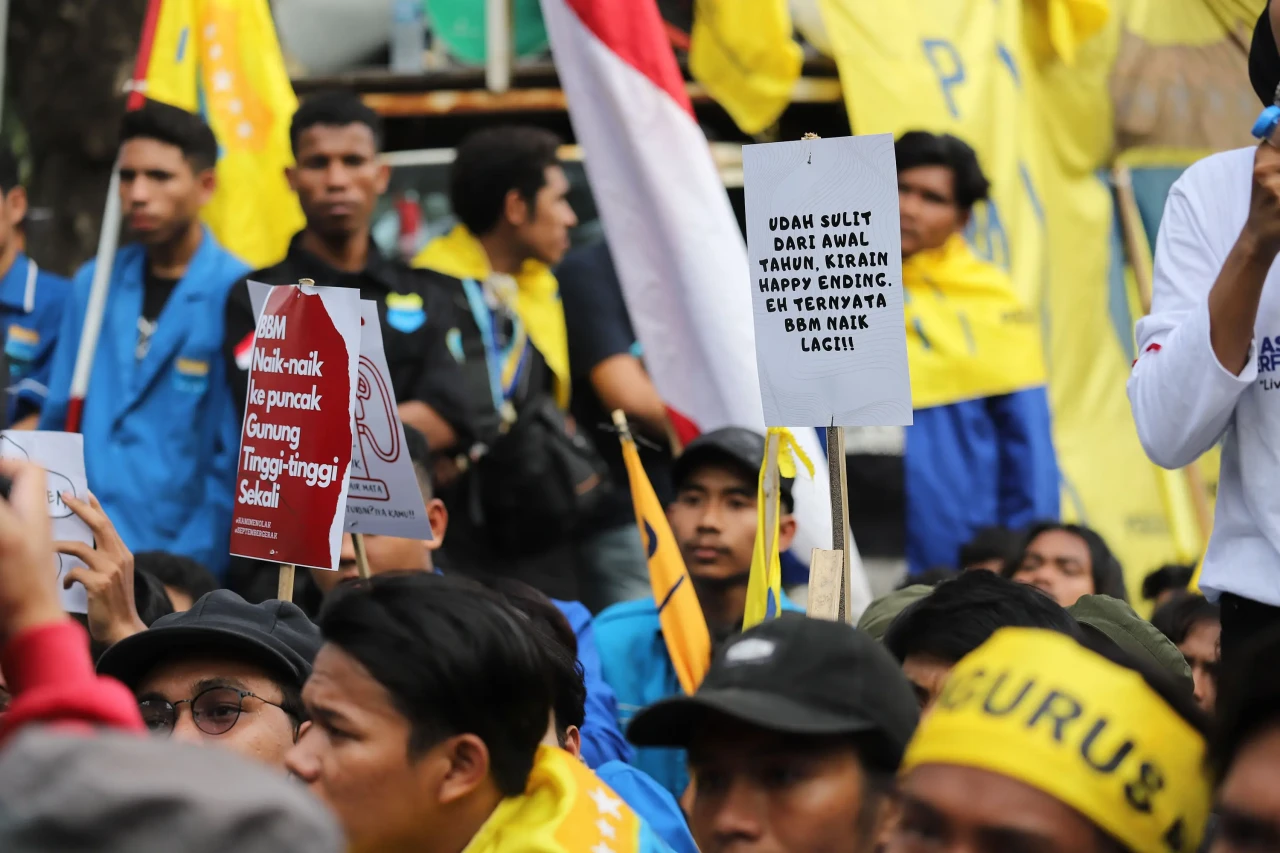Unjuk Rasa Mahasiswa...