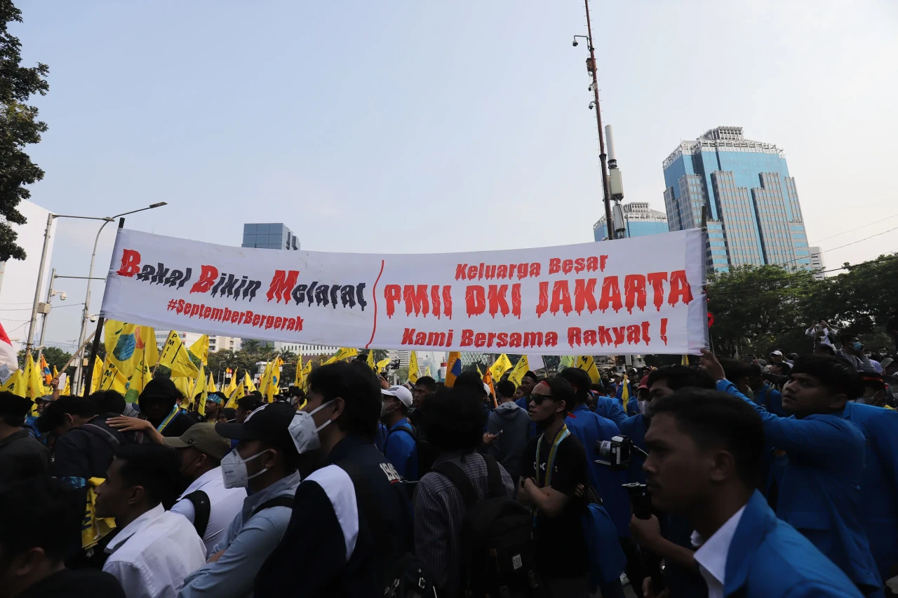 Unjuk Rasa Mahasiswa...
