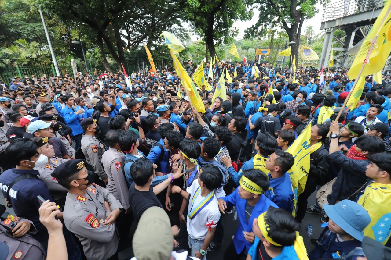 Unjuk Rasa Mahasiswa...