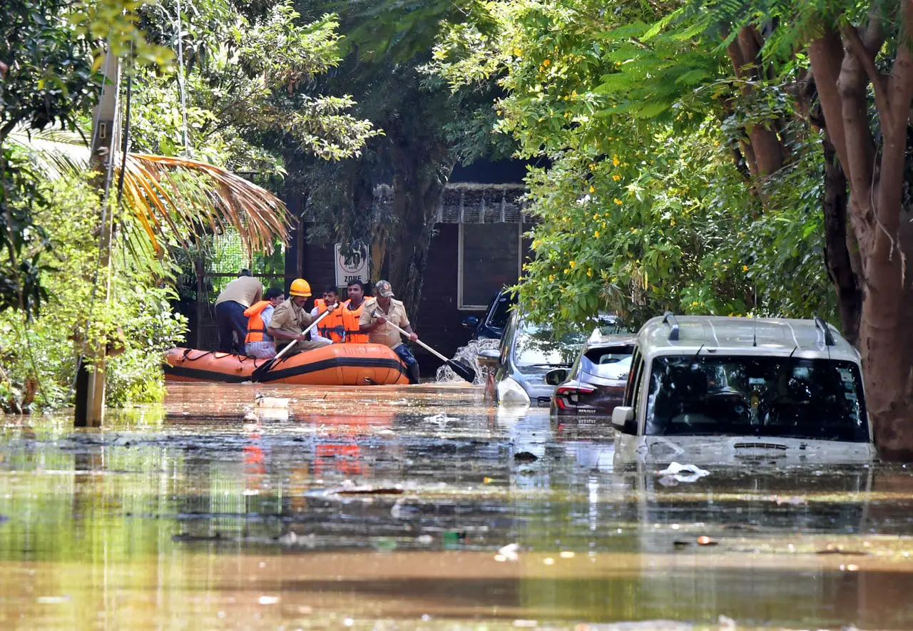 Banjir Dahsyat Rendam...