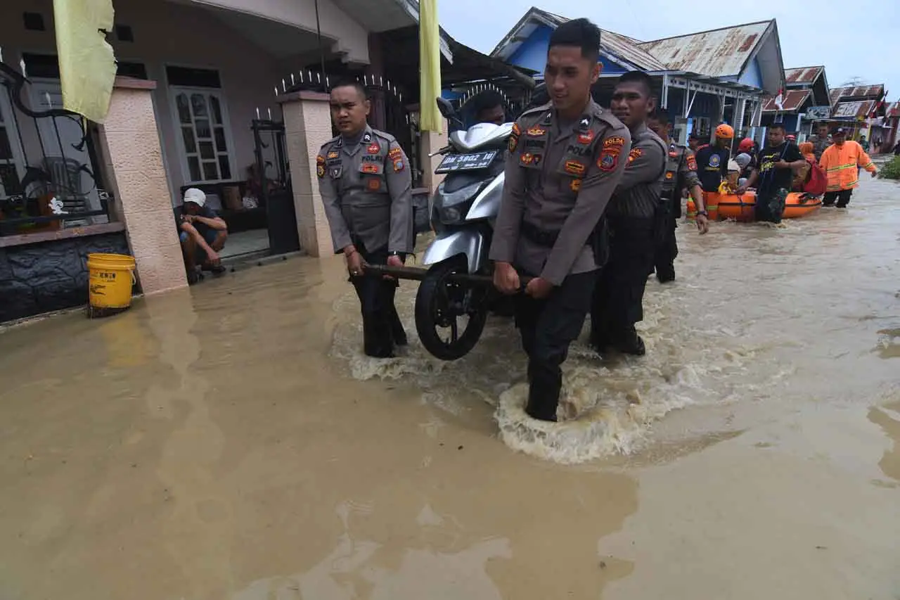 Banjir Akibat Luapan...