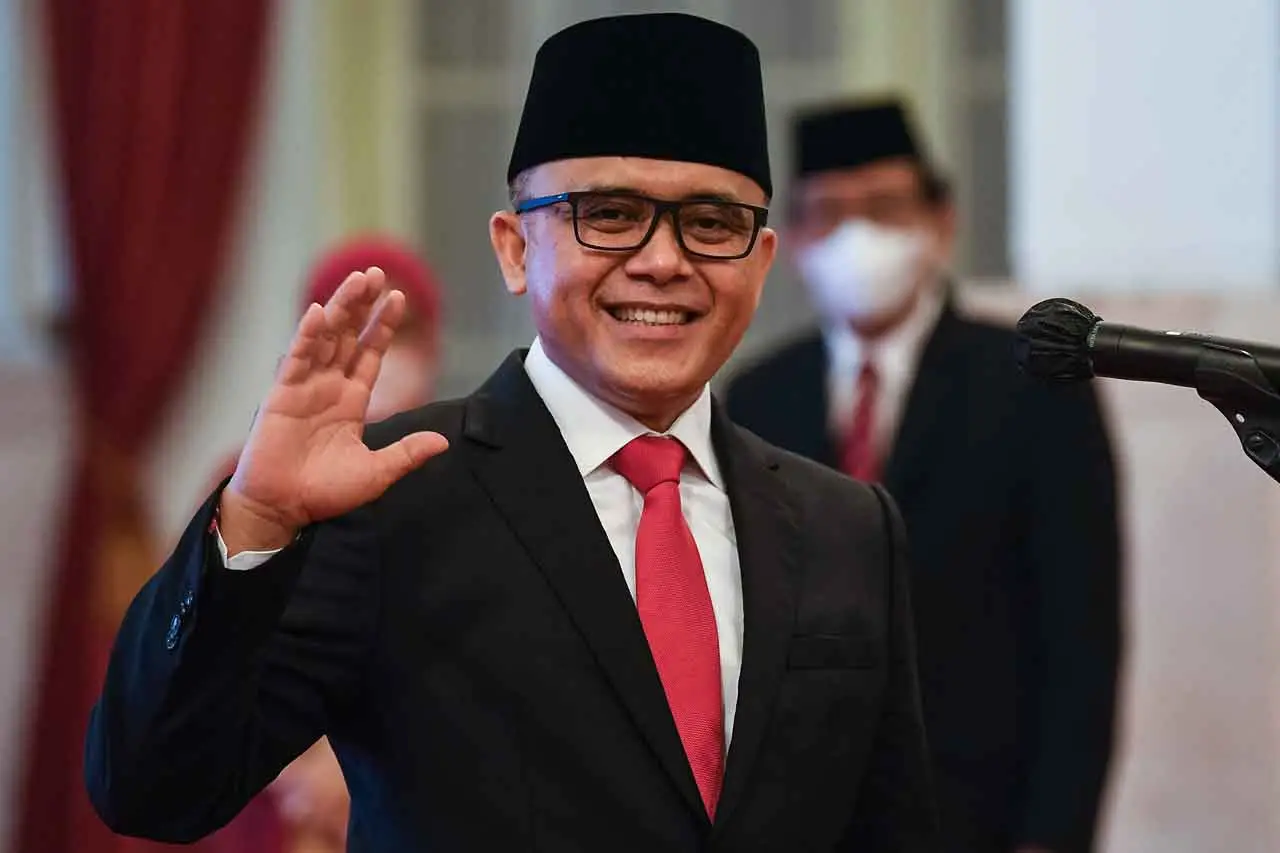 Presiden Jokowi Lantik...