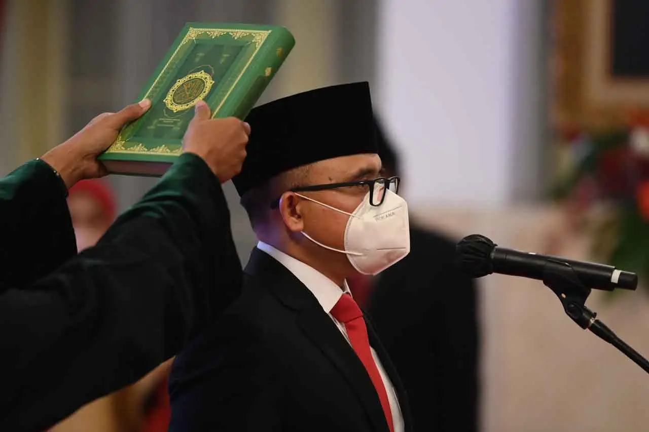 Presiden Jokowi Lantik...
