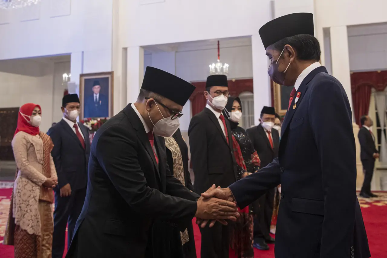 Presiden Jokowi Lantik...