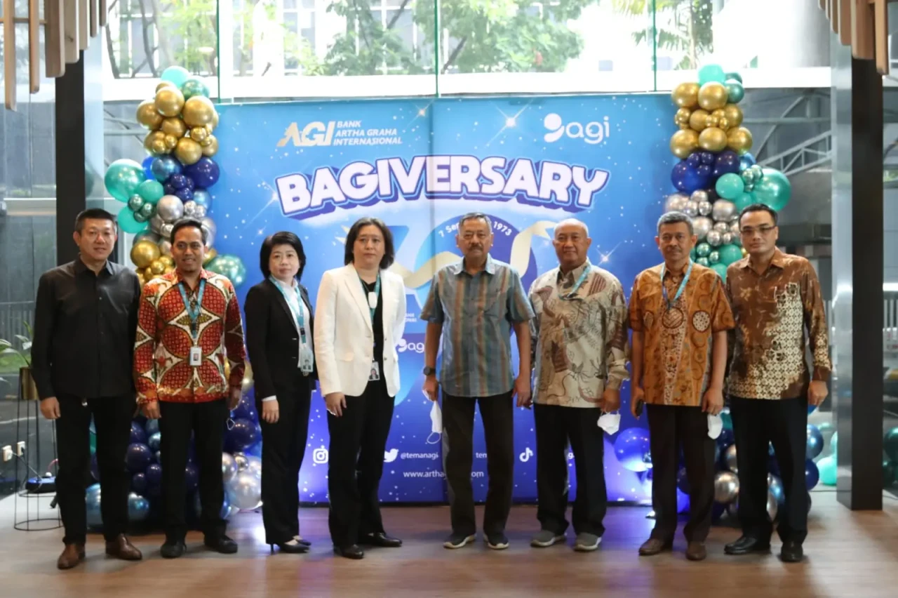 Rayakan HUT ke-49, Bank...