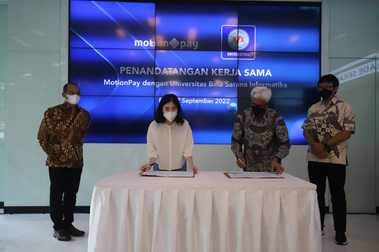 Teken MoU dengan Universitas...