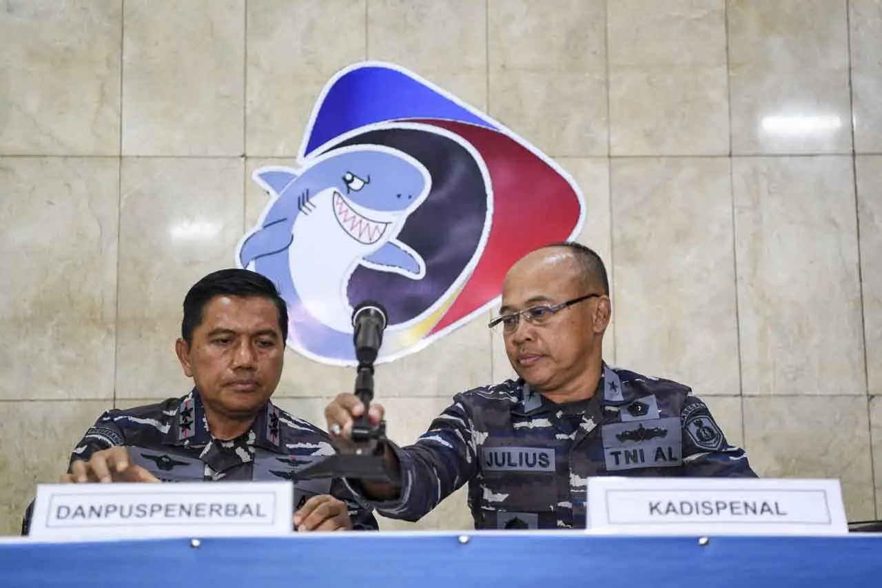 Pesawat Latih TNI AL...