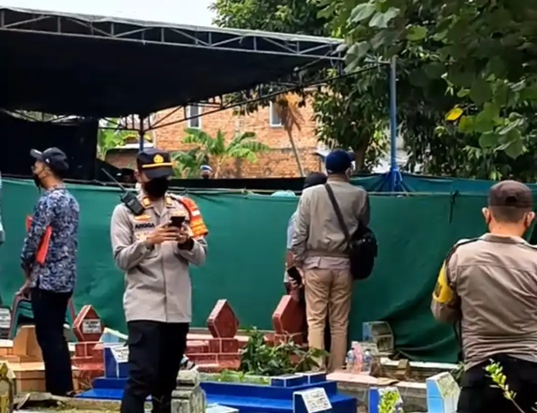 Begini Suasana Makam...
