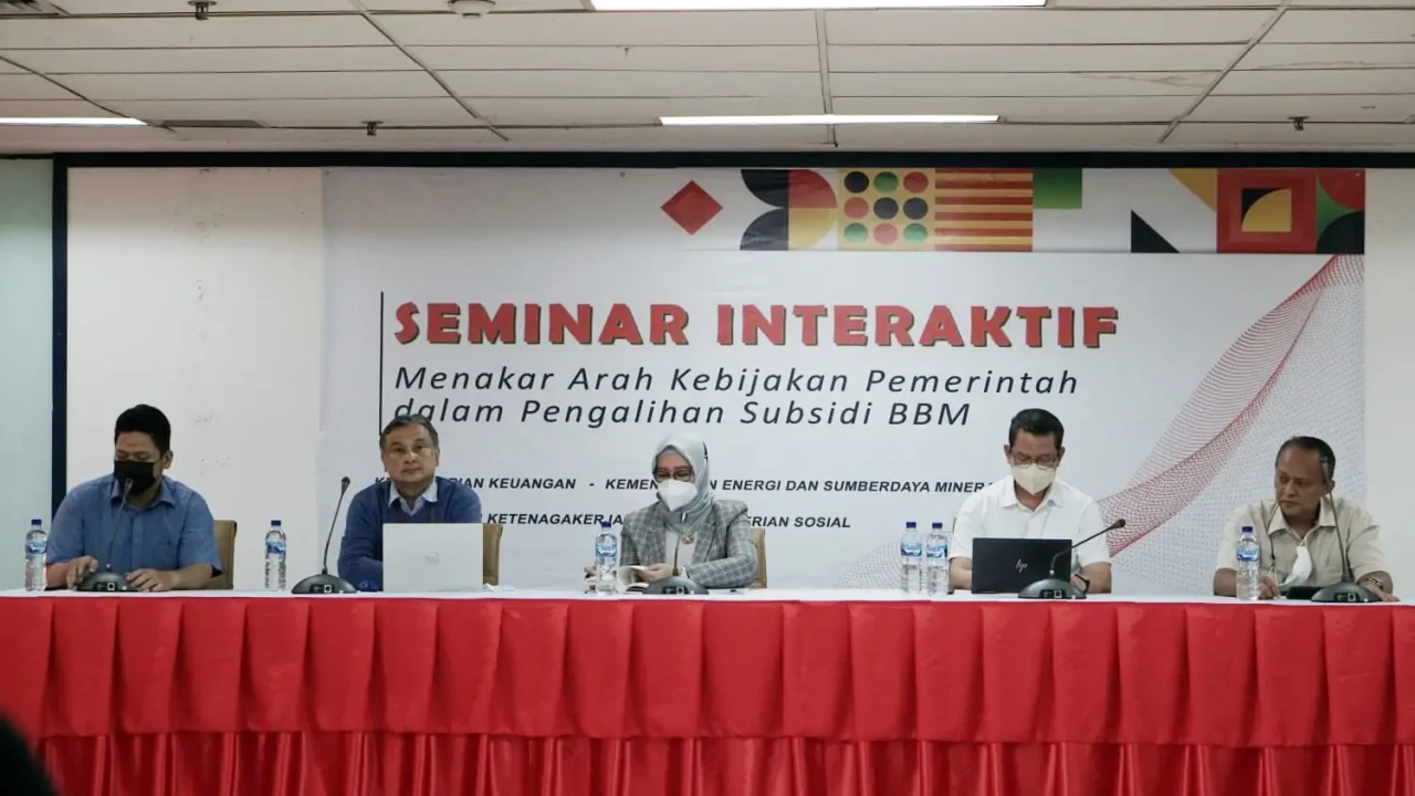 28 Universitas Se-Jakarta...