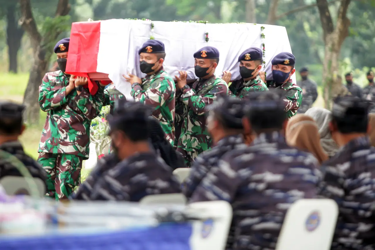 Pemakaman Pilot dan...
