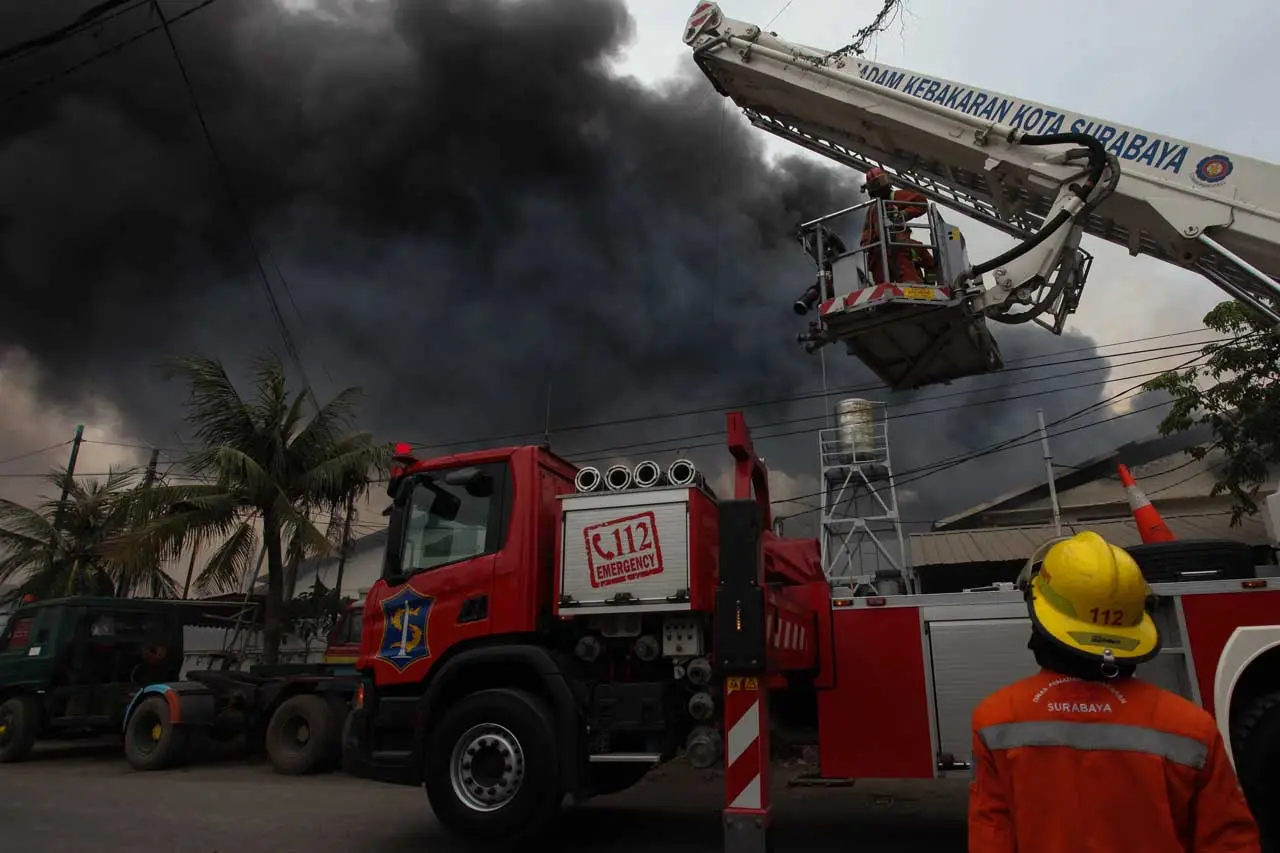 Kebakaran Gudang Lampu...