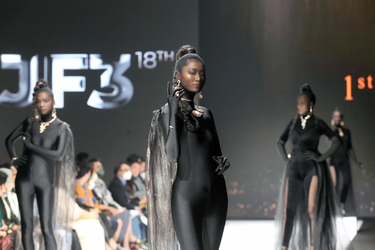 Lenggak-Lenggok Runway...