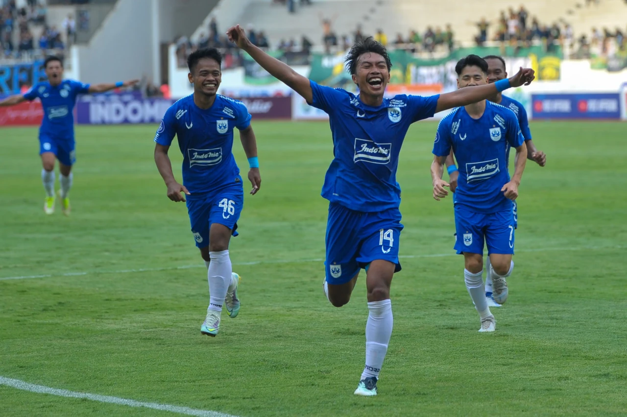PSIS Semarang Sikat...