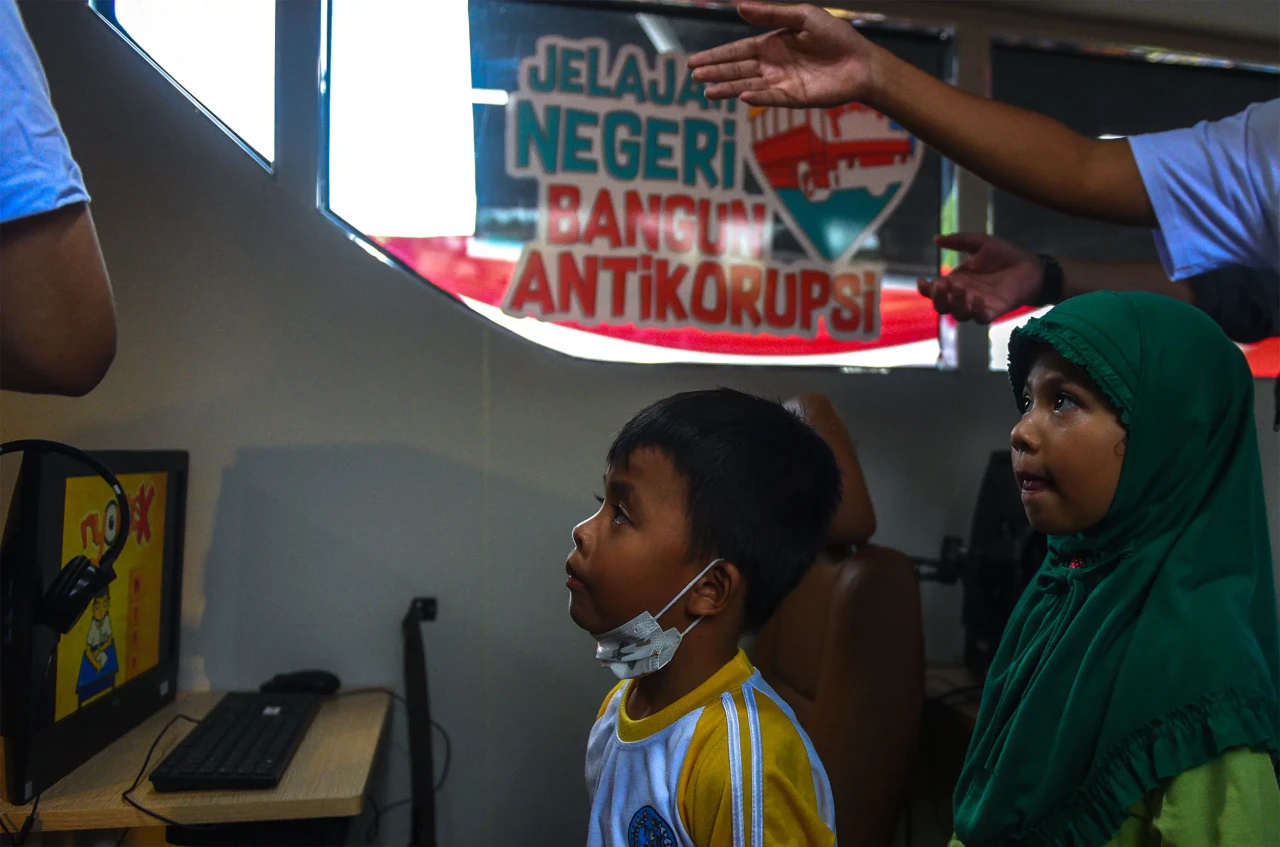 Kampanyekan Anti Korupsi,...