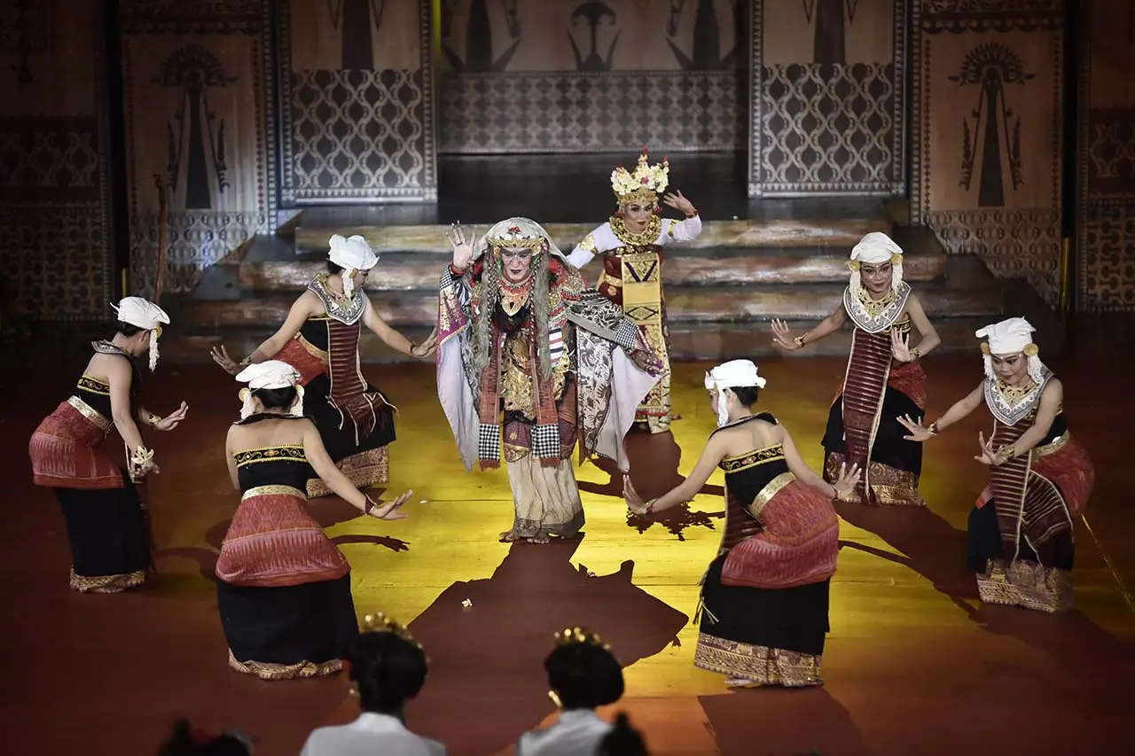 Pementasan Teater Tradisional...