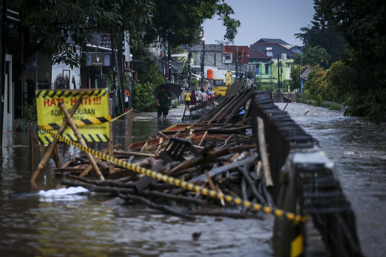Banjir Rendam Perumahan...