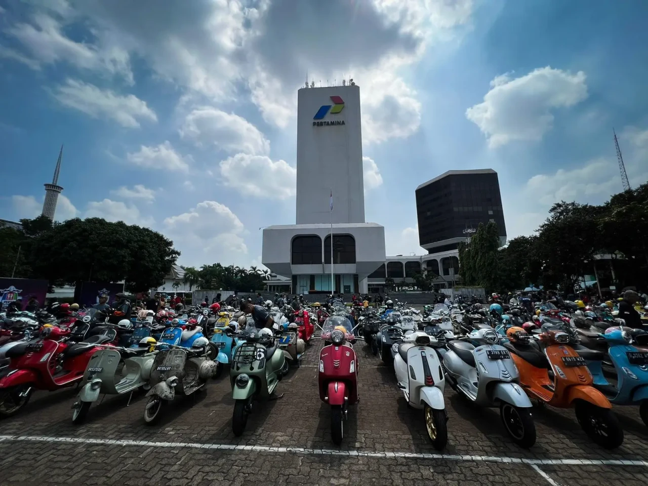 Ratusan Scooterist di...