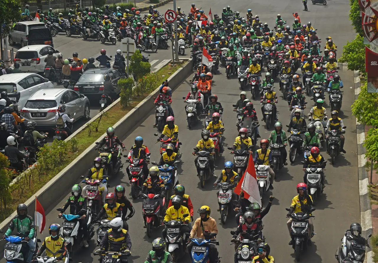 Aksi Demo Pengemudi...