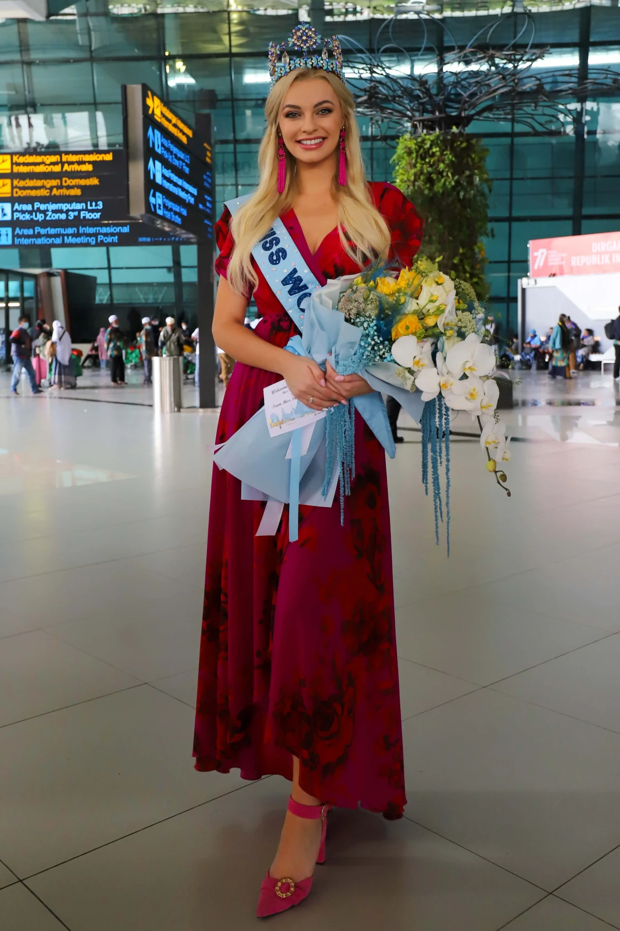 Tiba di Indonesia, Miss...