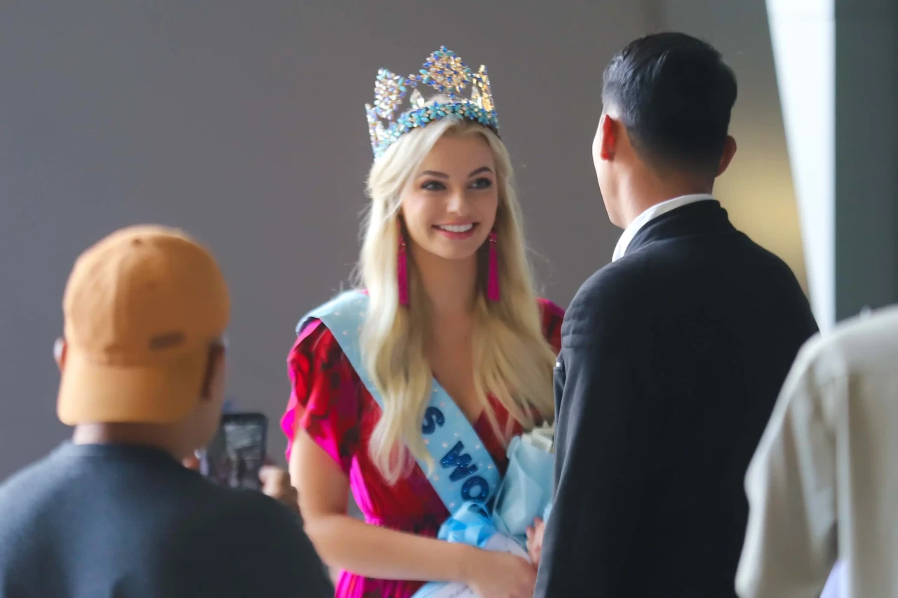 Tiba di Indonesia, Miss...