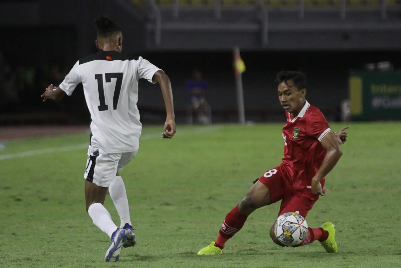 Hokky Caraka Cetak Hat-trick,...