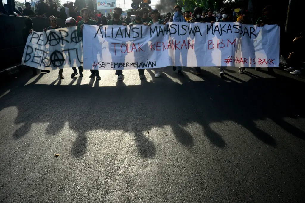 Unjuk Rasa Tolak Kenaikan...