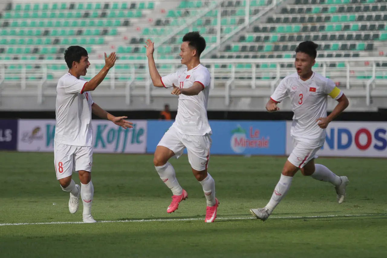 Vietnam Menang Lawan...