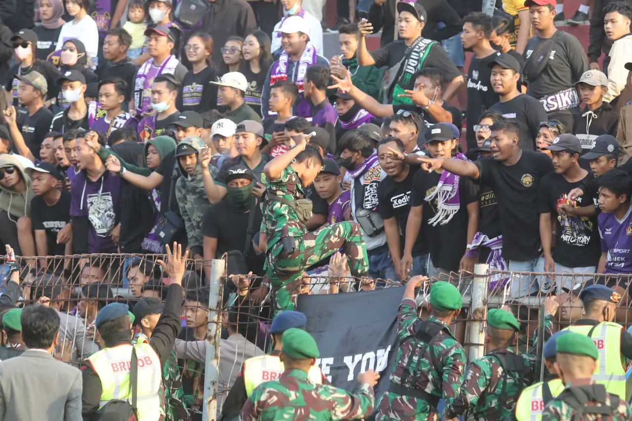Petugas Gabungan Amankan...