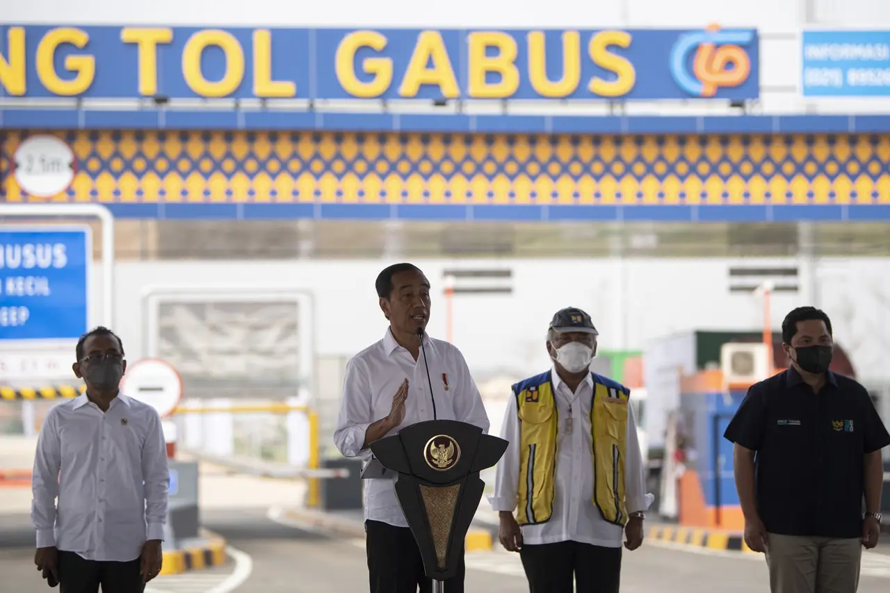 Presiden Jokowi Resmikan...