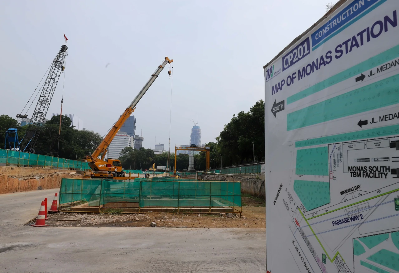 Melihat Proyek Pembangunan...