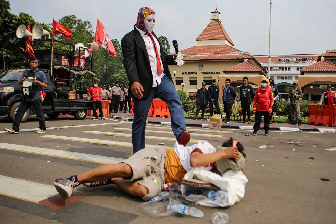 Aksi Teatrikal Buruh...
