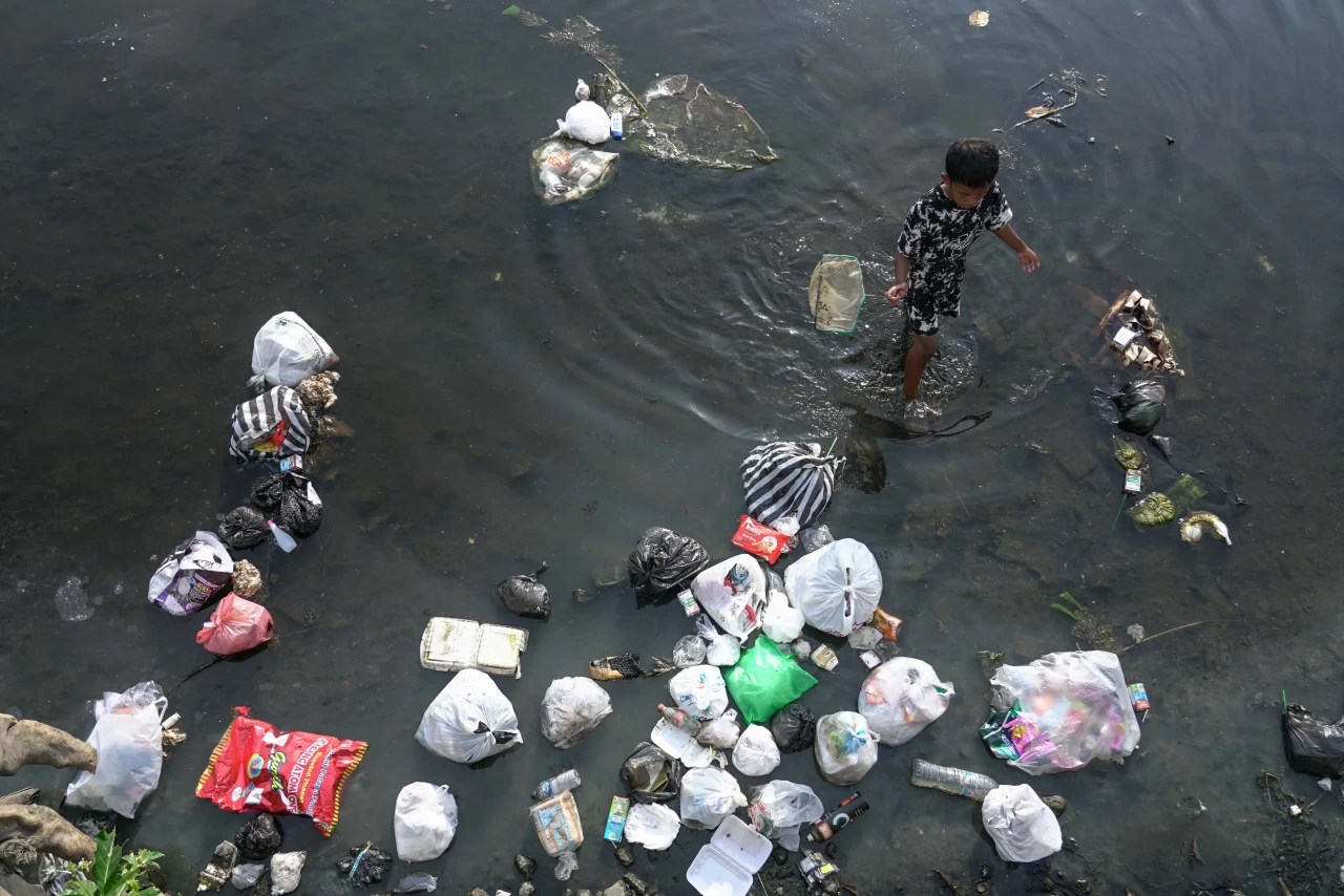 Sampah di Sungai Code...