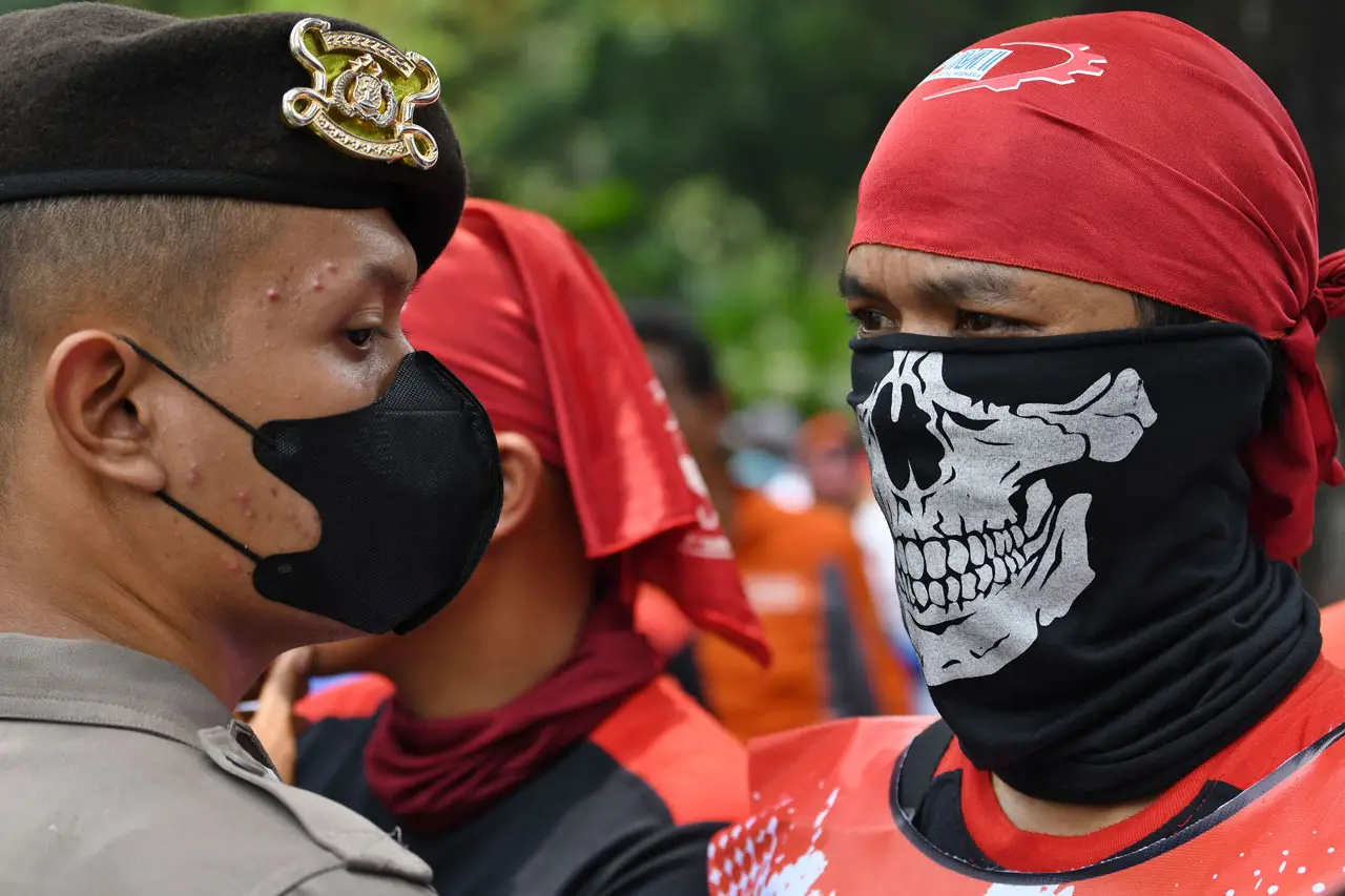 Buruh Jakarta Tuntut...