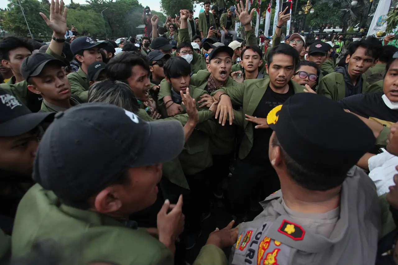 Kericuhan Unjuk Rasa...