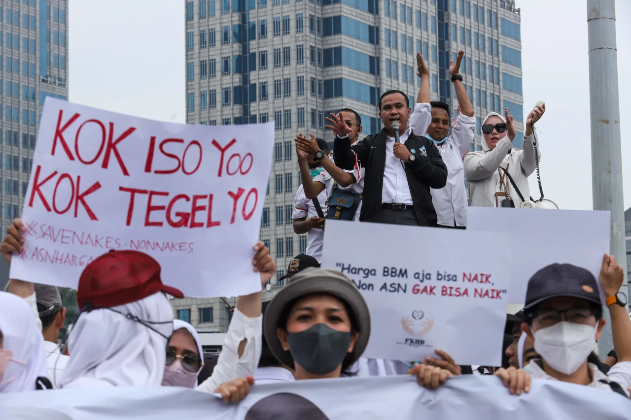 Aksi Unjuk Rasa Nakes...