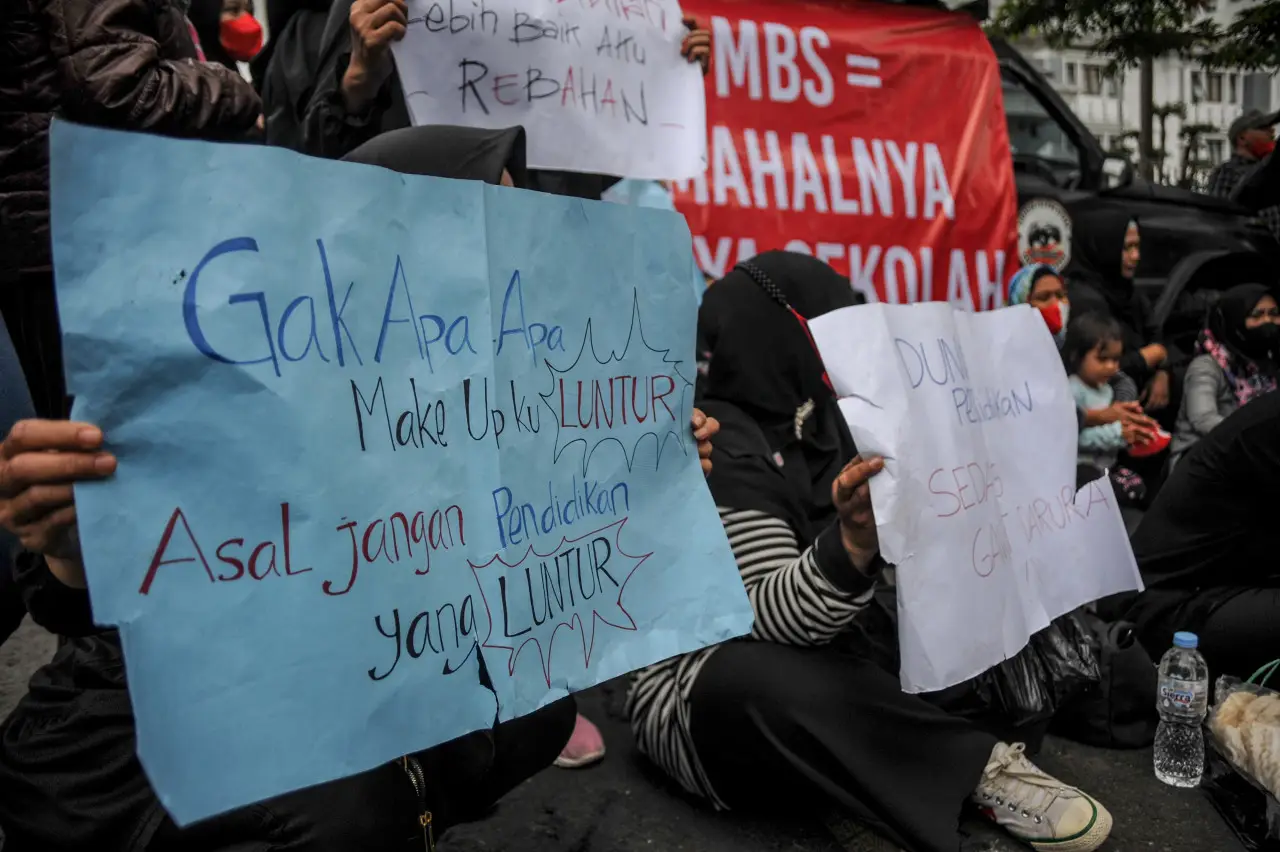 Aksi Tolak Mahalnya...