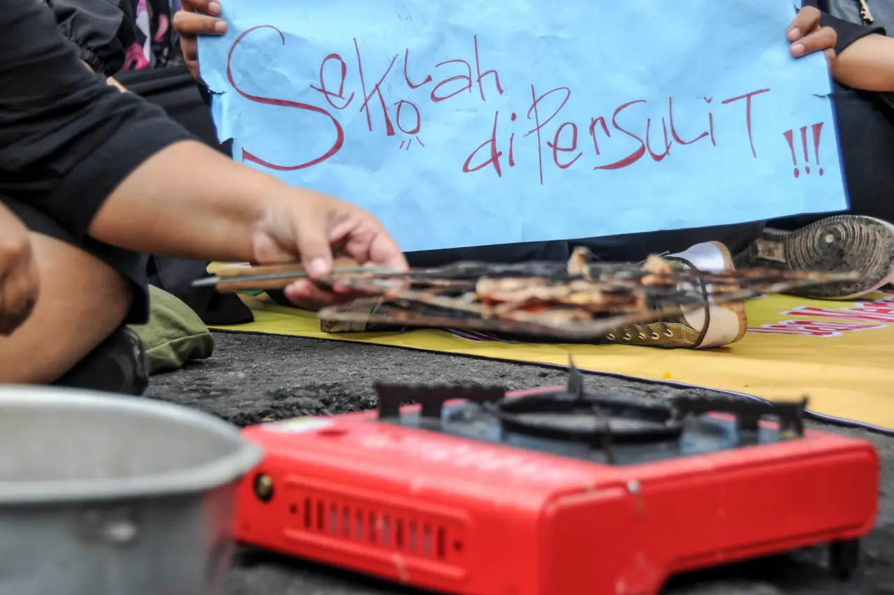 Aksi Tolak Mahalnya...