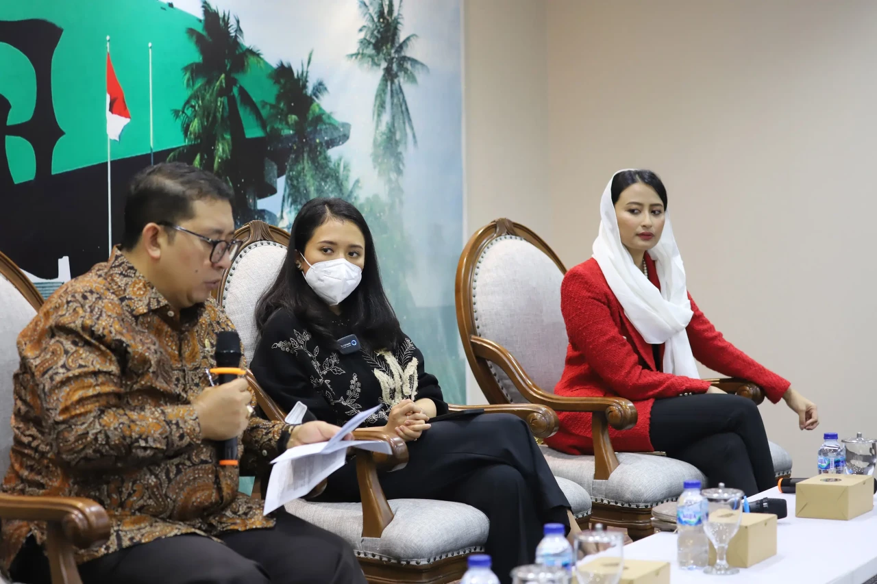 Diskusi Dialektika Bahas...