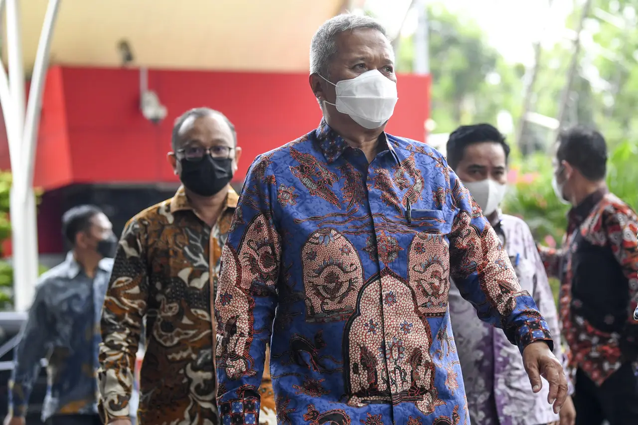 Jadi Tersangka Suap,...