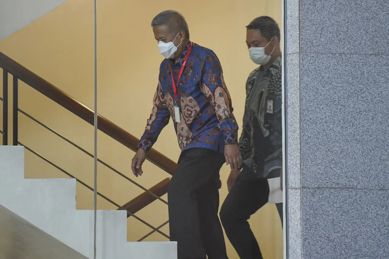 Jadi Tersangka Suap,...
