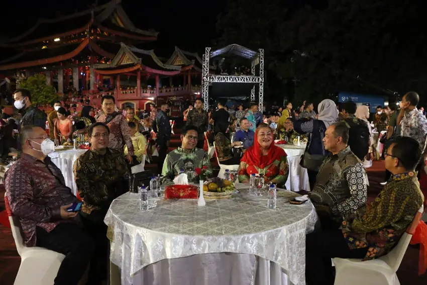 Tujuh Gubernur Raih...
